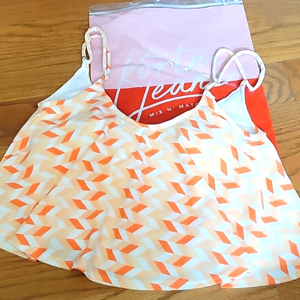 Kortni Jeane swing top medium M